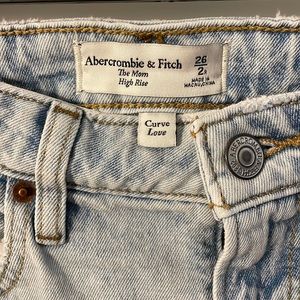 Abercrombie & Fitch - Curve Love High Rise Mom Jean